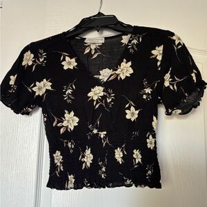 Black Floral Women’s/Juniors petite Top